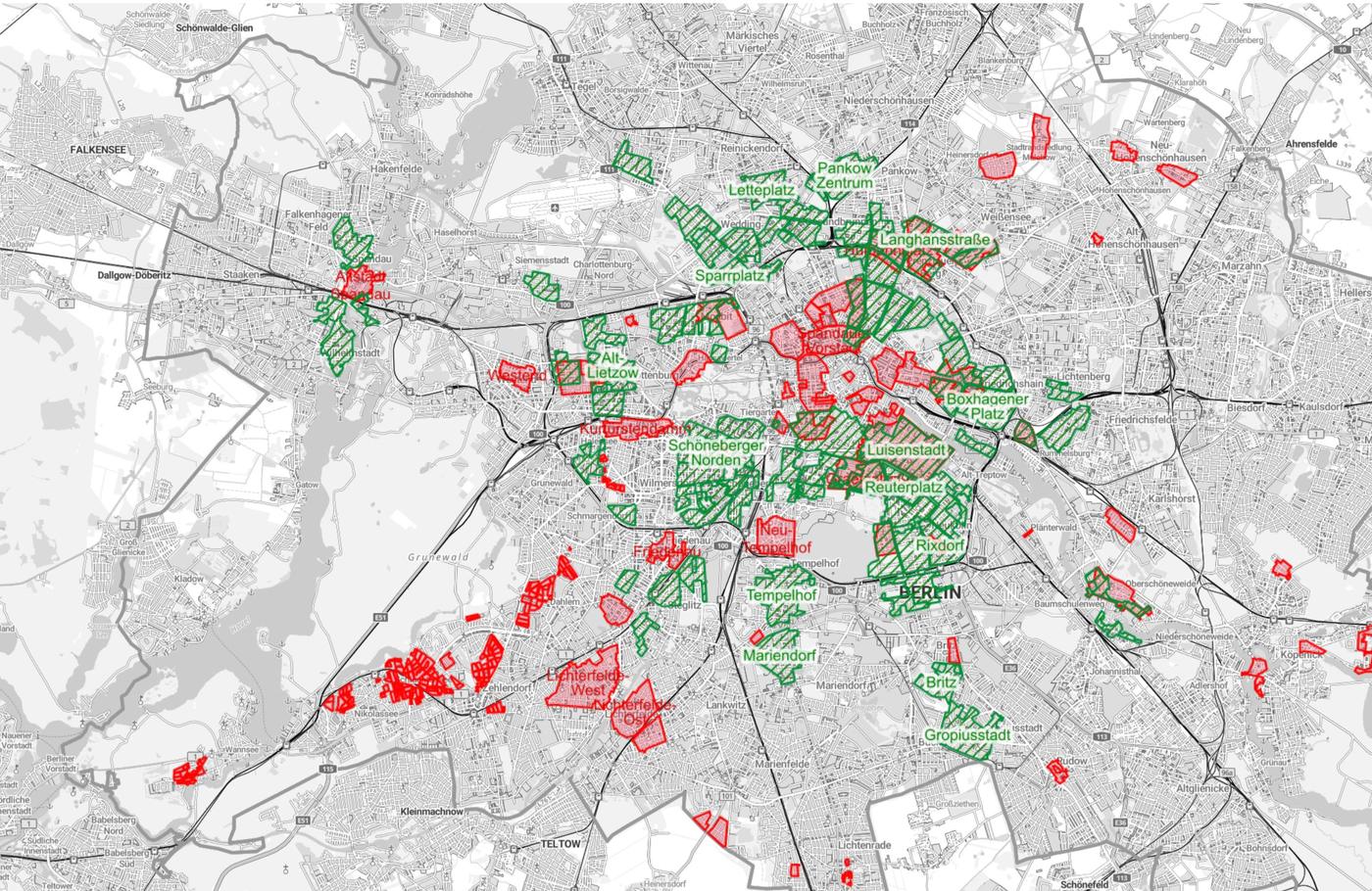 Karte von Berlin mit den Erhaltungsverordnungsgebieten nach § 172 BauGB. Grün markiert die sozialen Erhaltungsgebiete, die sich ringförmig um die Innenstadt legen, rot die städtebaulichen Erhaltungsgebiete, unter anderem in Lichterfelde-West, Nikolassee, Westend, am Kurfürstendamm und in der Spandauer Vorstadt.